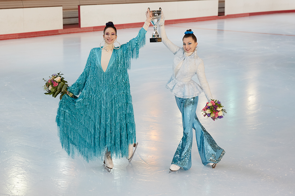 Olivia Da Costa - photographe pour please magazine - sisters ice - patineuses sur glace et en roller - paris